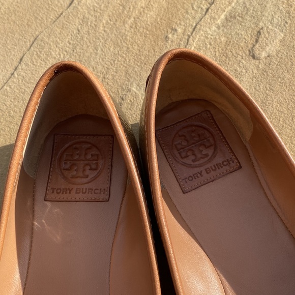 Tory Burch patent tan flats - Picture 10 of 12